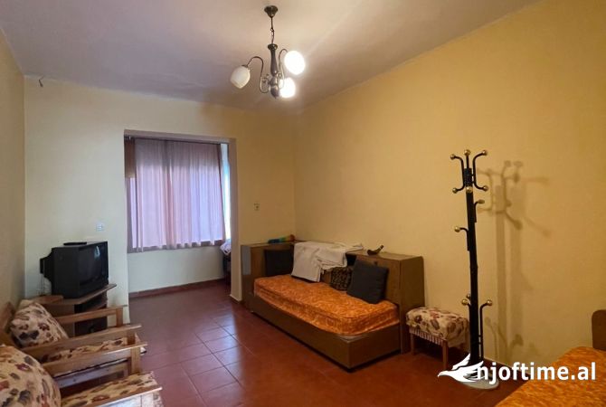 Shtepi me qera 2+1 ne Tirane - 400 Euro