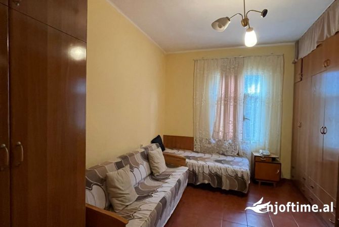 Shtepi me qera 2+1 ne Tirane - 400 Euro