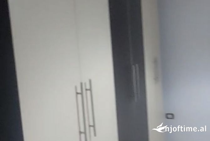 Shtepi me qera Shtepi Private ne Tirane, 4+1, Mobilimi E mobiluar, Pagesa 55,000  Leke.