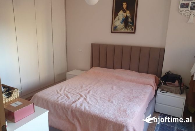 Shtepi me qera Apartament ne Tirane, 2+1, Mobilimi E mobiluar, Pagesa 55,000  Leke.