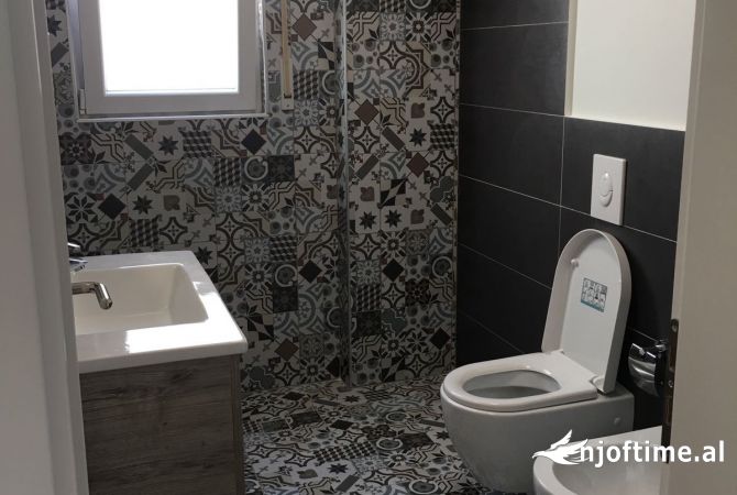 Shtepi me qera Apartament ne Tirane, 2+1, Mobilimi E mobiluar, Pagesa 450  Euro.