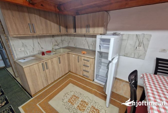 Shtepi me qera Apartament ne Tirane, 2+1, Mobilimi E mobiluar, Pagesa 40,000  Leke.