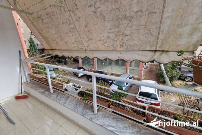 Shtepi ne shitje Apartament ne Tirane, 2+1, Mobilimi E mobiluar, Pagesa 145,000  Euro.