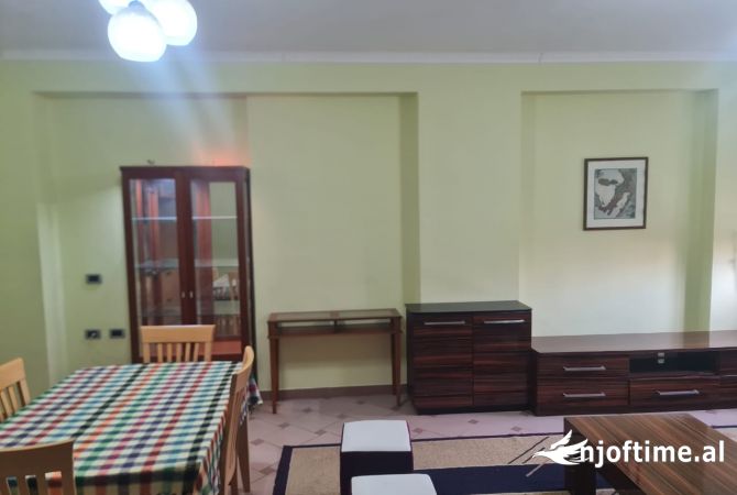 Shtepi me qera Apartament ne Tirane, 2+1, Mobilimi E mobiluar, Pagesa 60,000  Leke.