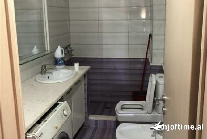 Shtepi me qera Apartament ne Tirane, 2+1, Mobilimi E mobiluar, Pagesa 350  Euro.