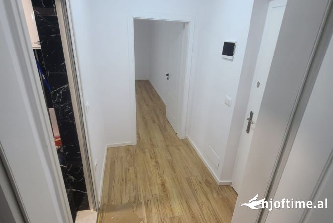 Shtepi ne shitje Apartament ne Tirane, 1+1, Mobilimi E mobiluar, Pagesa 120,000  Euro.
