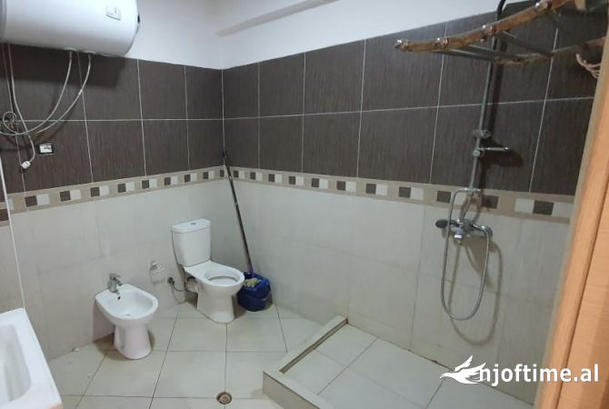 Shtepi me qera Apartament ne Tirane, 2+1, Mobilimi E mobiluar, Pagesa 550  Euro.