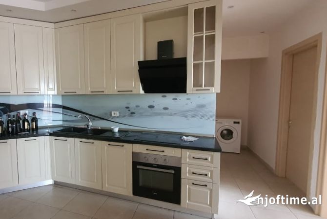 Shtepi me qera 2+1 ne Tirane - 550 Euro