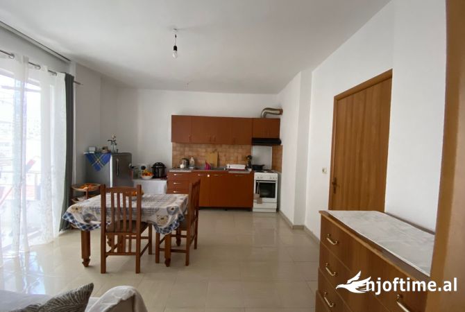 Shtepi me qera Apartament ne Tirane, 1+1, Mobilimi E mobiluar, Pagesa 40,000  Leke.