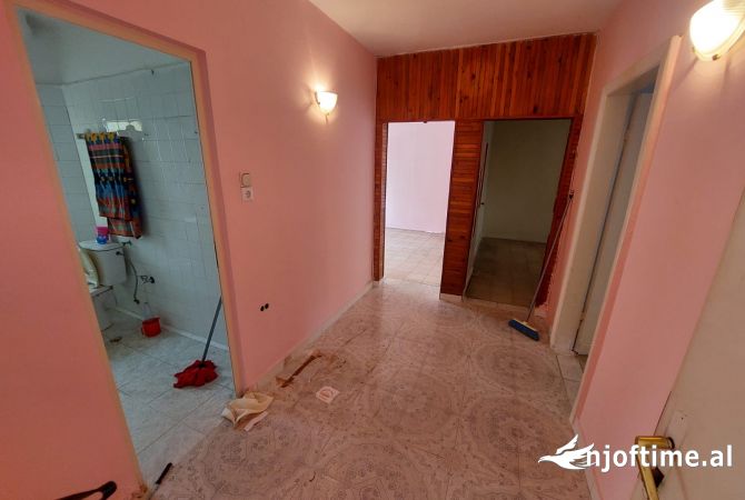Shtepi ne shitje Apartament ne Tirane, 2+1, Mobilimi Bosh, pa mobiluar, Pagesa 120,000  Euro.