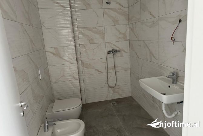Shtepi me qera Apartament ne Tirane, 1+1, Mobilimi Bosh, pa mobiluar, Pagesa 45,000  Leke.