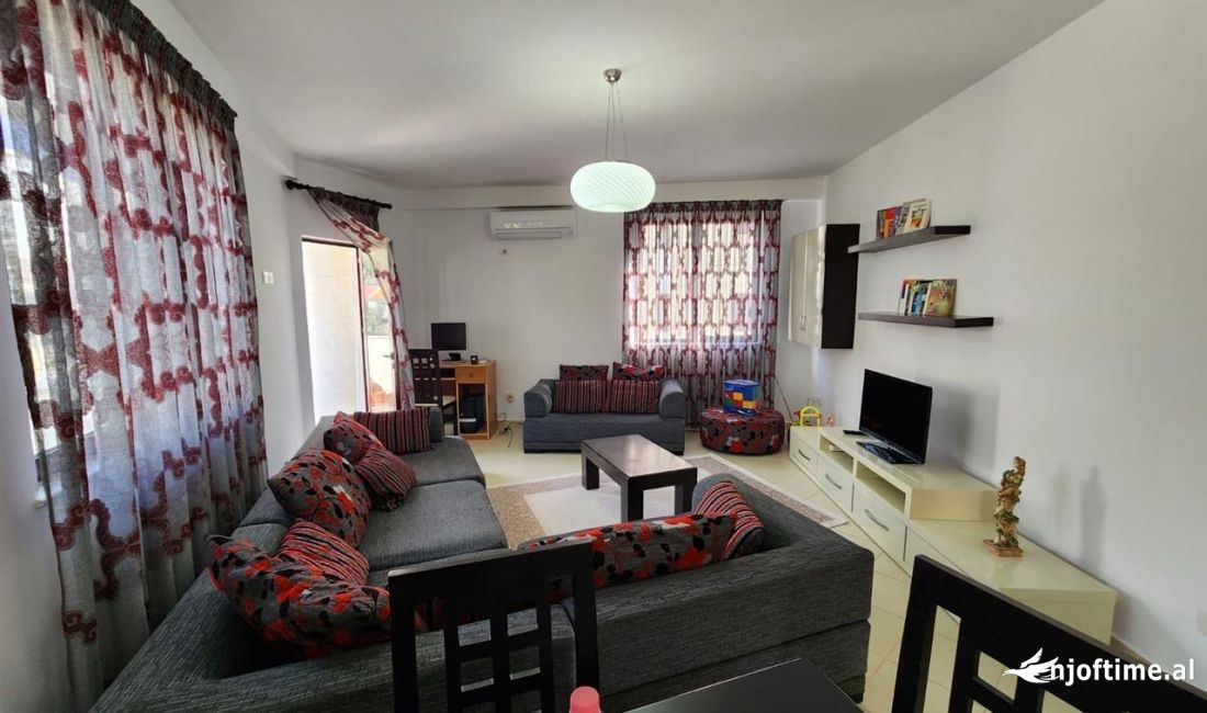 Shtepi ne shitje Apartament ne Tirane, 2+1, Mobilimi E mobiluar, Pagesa 135,000  Euro.
