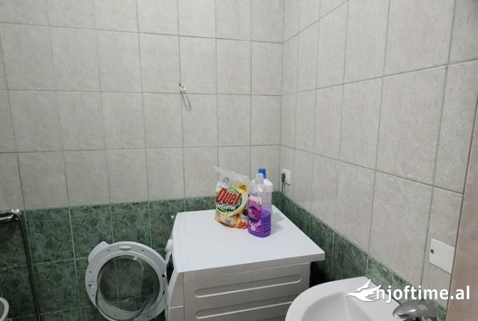 Shtepi ne shitje Apartament ne Tirane, 2+1, Mobilimi E mobiluar, Pagesa 135,000  Euro.