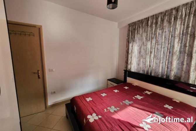 Shtepi ne shitje Apartament ne Tirane, 2+1, Mobilimi E mobiluar, Pagesa 135,000  Euro.