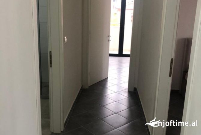 Shtepi me qera Apartament ne Tirane, 2+1, Mobilimi E mobiluar, Pagesa 700  Euro.