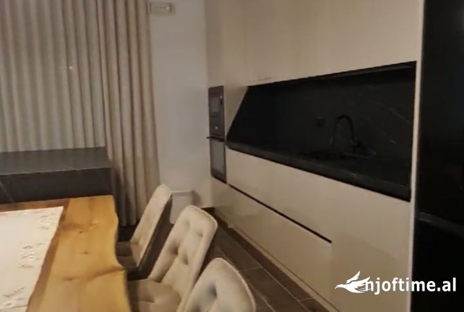 Shtepi me qera Apartament ne Tirane, 2+1, Mobilimi E mobiluar, Pagesa 1,600  Euro.