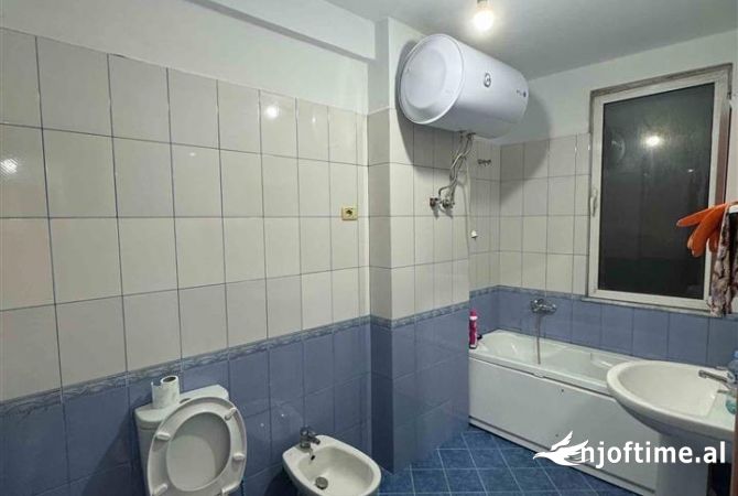 Shtepi me qera Apartament ne Tirane, 3+1, Mobilimi Bosh, pa mobiluar, Pagesa 35,000  Leke.