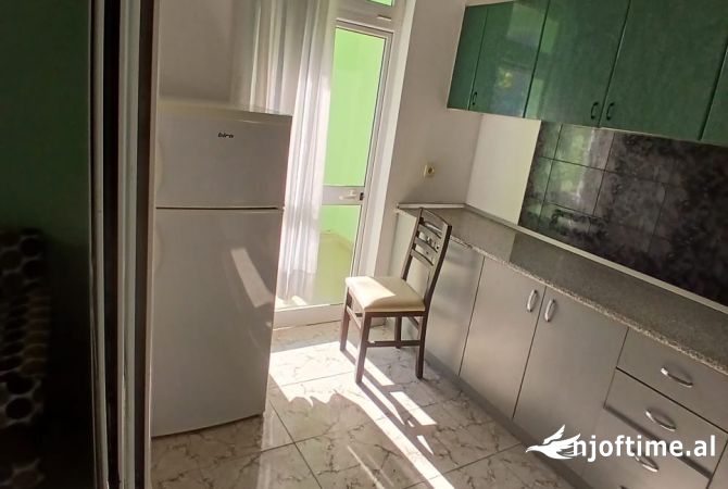 Shtepi me qera Shtepi Private ne Tirane, 3+1, Mobilimi E mobiluar, Pagesa 50,000  Leke.