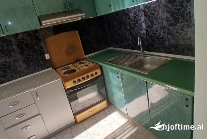 Shtepi me qera Shtepi Private ne Tirane, 3+1, Mobilimi E mobiluar, Pagesa 50,000  Leke.