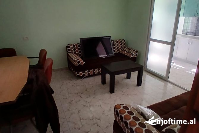 Shtepi me qera Shtepi Private ne Tirane, 3+1, Mobilimi E mobiluar, Pagesa 50,000  Leke.