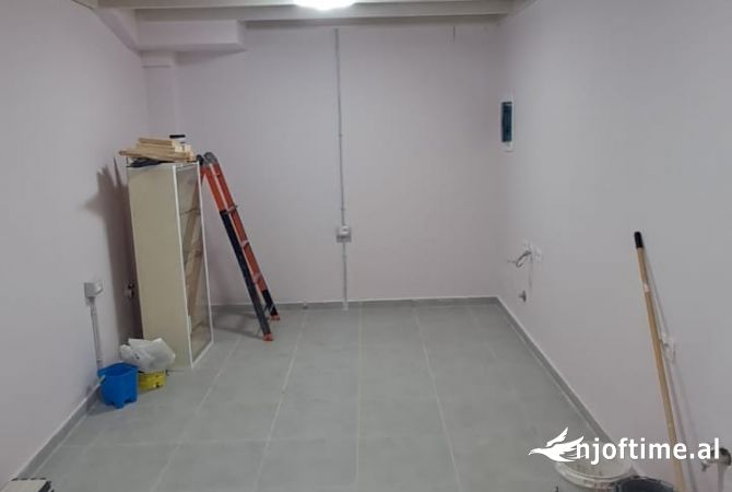 Ambient biznesi me qera 3+1 ne Tirane - 300 Euro