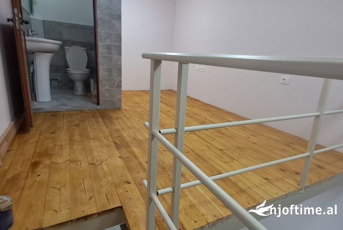 Ambient biznesi me qera 3+1 ne Tirane - 300 Euro