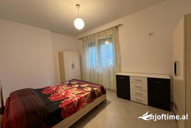 Shtepi me qera Apartament ne Tirane, 2+1, Mobilimi E mobiluar, Pagesa 55,000  Leke.