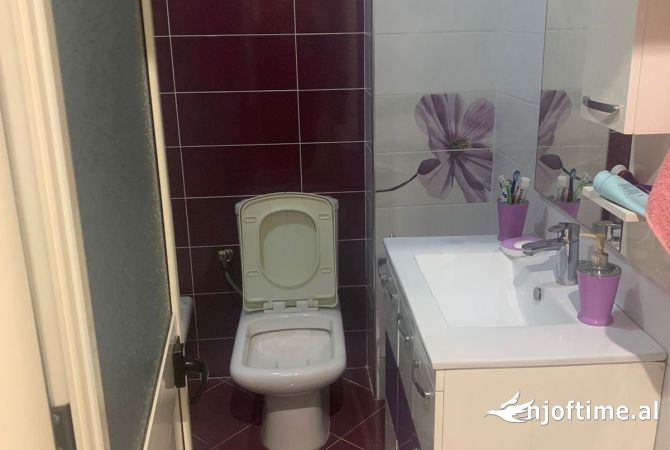 Shtepi me qera Apartament ne Tirane, 1+1, Mobilimi E mobiluar, Pagesa 40,000  Leke.