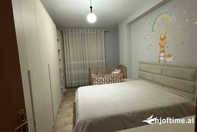 Shtepi me qera Apartament ne Tirane, 1+1, Mobilimi E mobiluar, Pagesa 450  Euro.