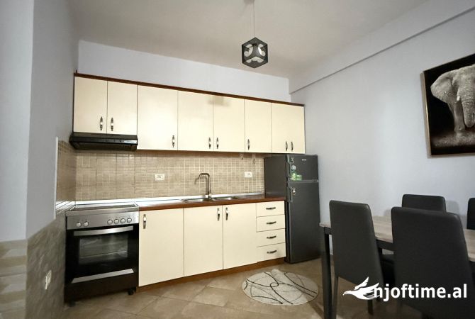 Shtepi me qera Apartament ne Tirane, 1+1, Mobilimi E mobiluar, Pagesa 450  Euro.