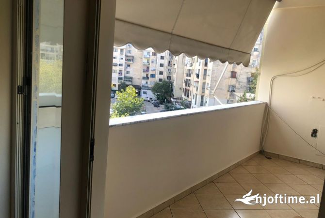 Shtepi me qera Apartament ne Tirane, 2+1, Mobilimi E mobiluar, Pagesa 600  Euro.