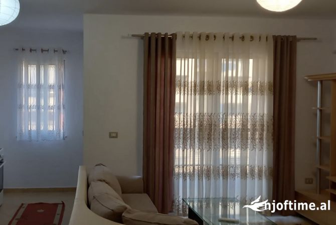 Shtepi me qera 2+1 ne Tirane - 50,000 Leke
