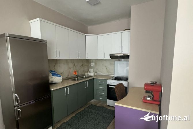Shtepi me qera Apartament ne Tirane, 2+1, Mobilimi E mobiluar, Pagesa 500  Euro.