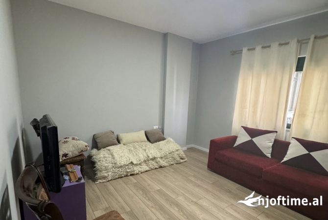 Shtepi me qera Apartament ne Tirane, 2+1, Mobilimi E mobiluar, Pagesa 500  Euro.
