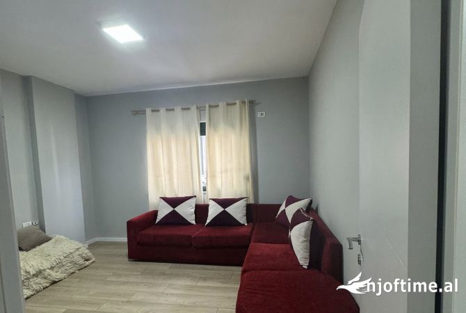 Shtepi me qera Apartament ne Tirane, 2+1, Mobilimi E mobiluar, Pagesa 500  Euro.
