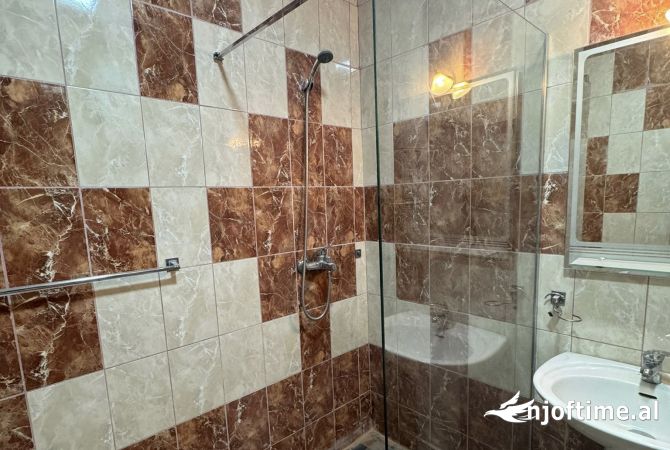 Shtepi me qera Apartament ne Tirane, 2+1, Mobilimi E mobiluar, Pagesa 500  Euro.