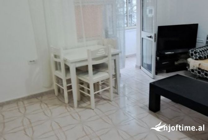 Shtepi me qera 2+1 ne Tirane - 40,000 Leke
