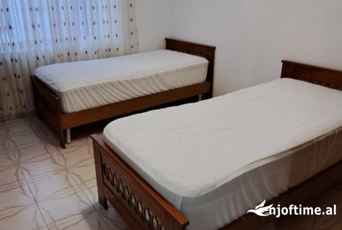 Shtepi me qera Apartament ne Tirane, 2+1, Mobilimi E mobiluar, Pagesa 40,000  Leke.