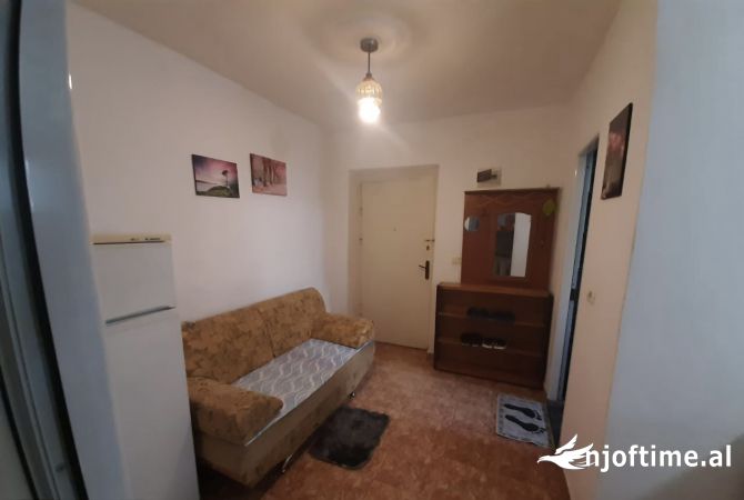 Shtepi me qera Apartament ne Tirane, 1+1, Mobilimi E mobiluar, Pagesa 40,000  Leke.