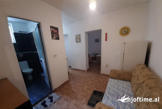 Shtepi me qera Apartament ne Tirane, 1+1, Mobilimi E mobiluar, Pagesa 40,000  Leke.