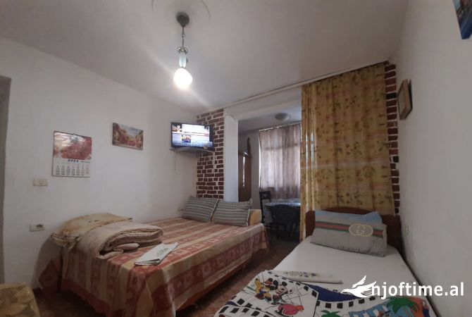 Shtepi me qera 1+1 ne Tirane - 40,000 Leke