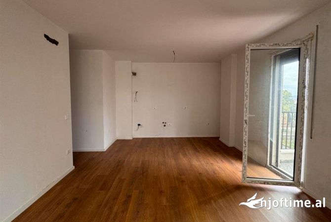 Shtepi me qera Apartament ne Tirane, 2+1, Mobilimi Bosh, pa mobiluar, Pagesa 600  Euro.