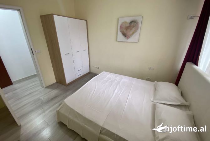 Shtepi me qera Apartament ne Tirane, 4+1, Mobilimi E mobiluar, Pagesa 1,500  Euro.
