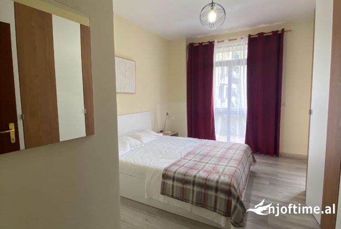 Shtepi me qera Apartament ne Tirane, 4+1, Mobilimi E mobiluar, Pagesa 1,500  Euro.