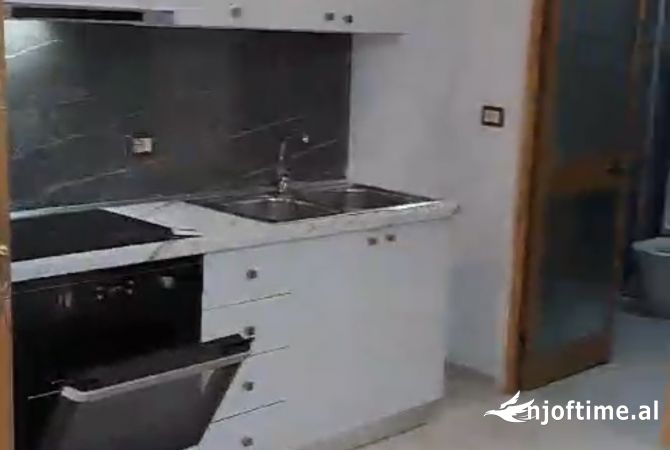 Shtepi me qera 1+1 ne Tirane - 40,000 Leke