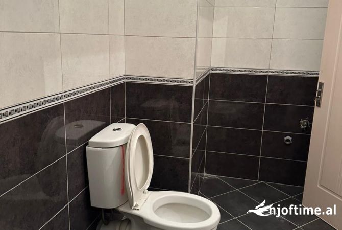 Shtepi ne shitje Apartament ne Tirane, 2+1, Mobilimi Bosh, pa mobiluar, Pagesa 125,000  Euro.