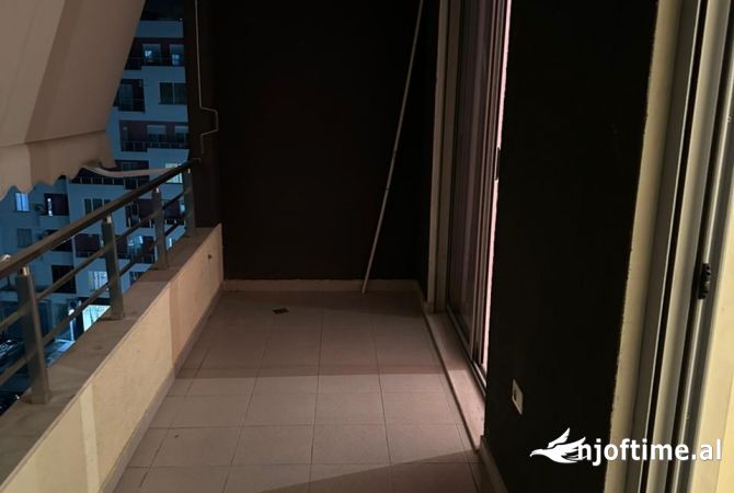 Shtepi ne shitje Apartament ne Tirane, 2+1, Mobilimi Bosh, pa mobiluar, Pagesa 125,000  Euro.