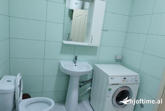 Shtepi me qera Apartament ne Tirane, 2+1, Mobilimi E mobiluar, Pagesa 38,000  Leke.