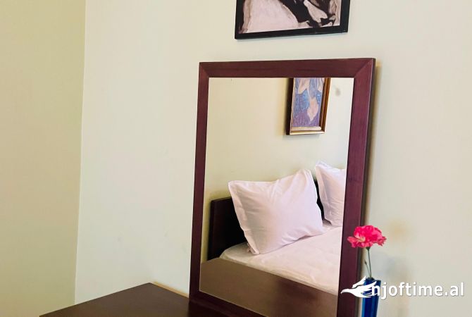 Shtepi me qera Apartament ne Tirane, 1+1, Mobilimi E mobiluar, Pagesa 55,000  Leke.