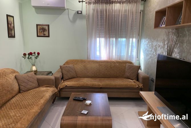 Shitet apartament 2+1+2+parkim ne Fresk
